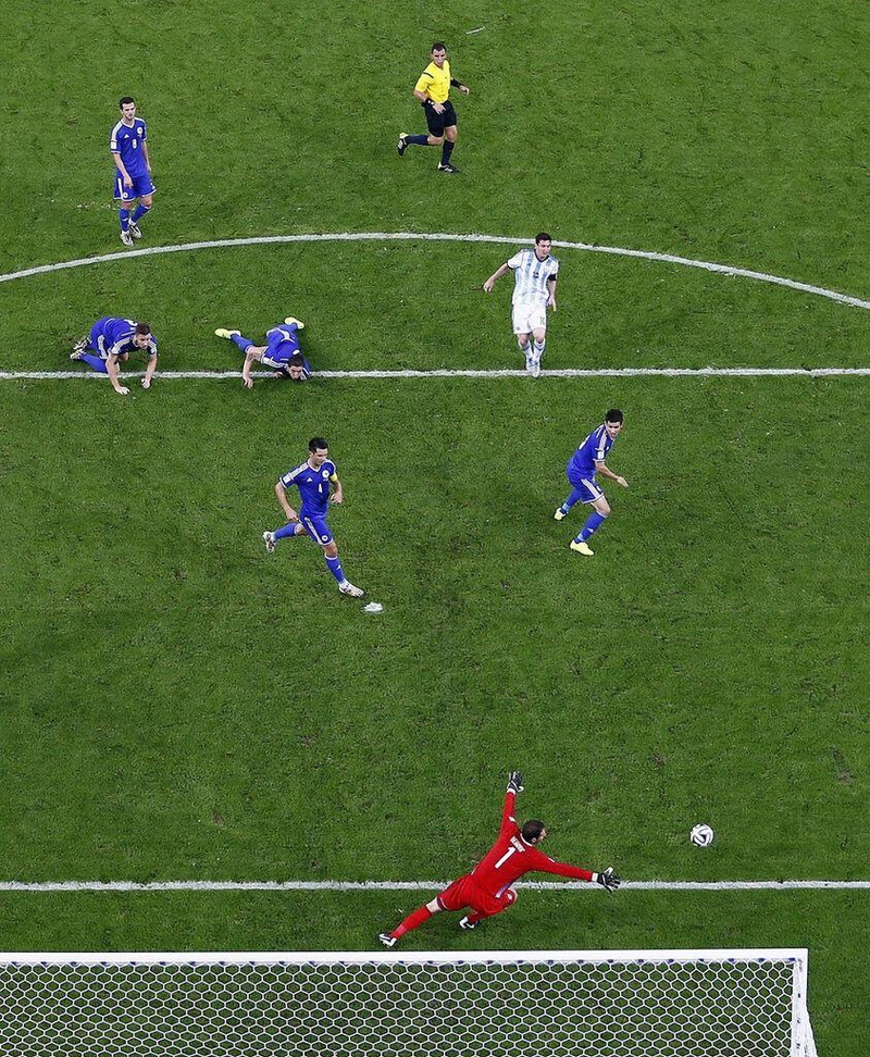 Illustration for article titled This Photo Says Everything About Messi